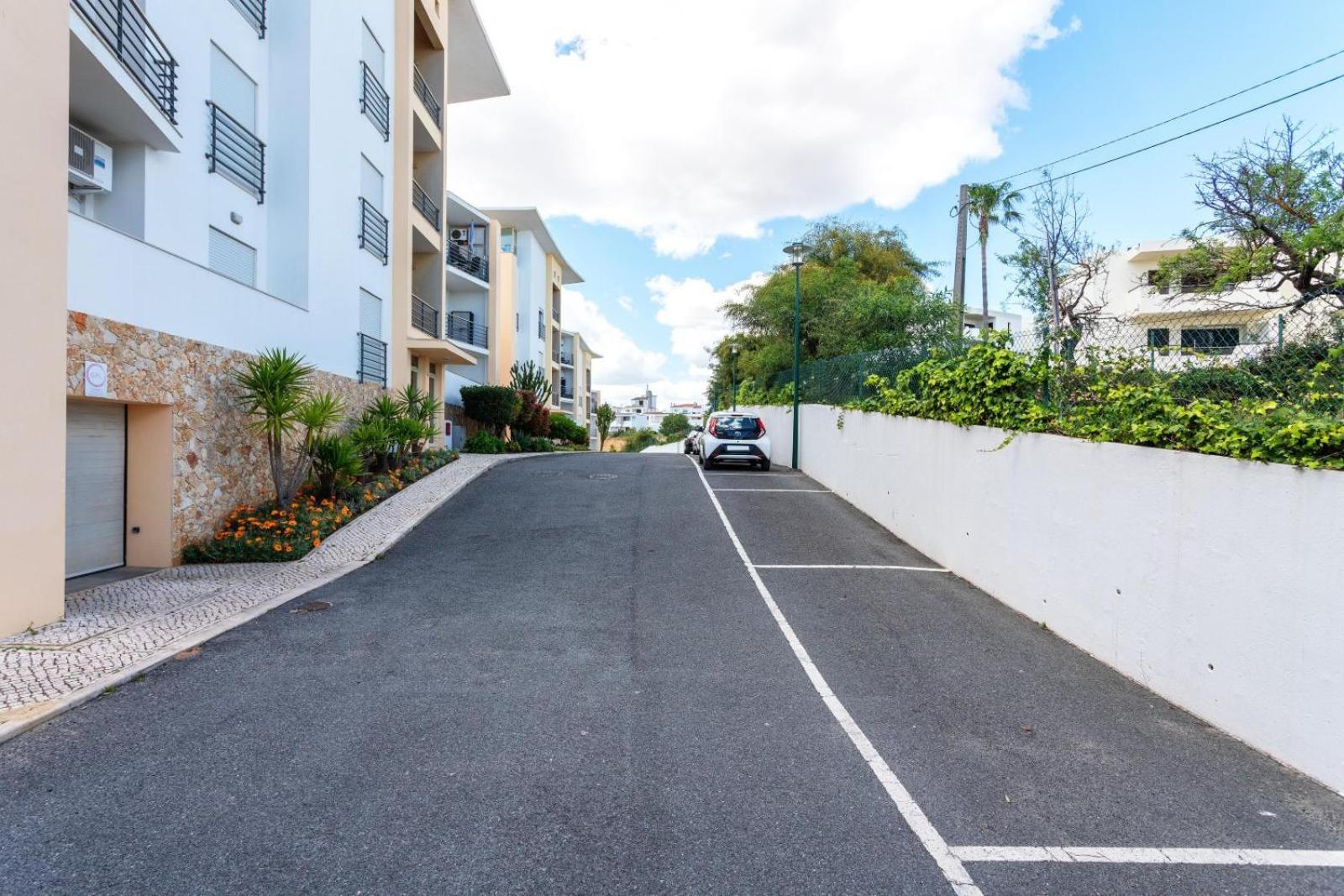 Bnb Homes Ocean View Apartment With Lovely Terrace, 2 Swimming Pools & Tennis Court Albufeira Exterior photo